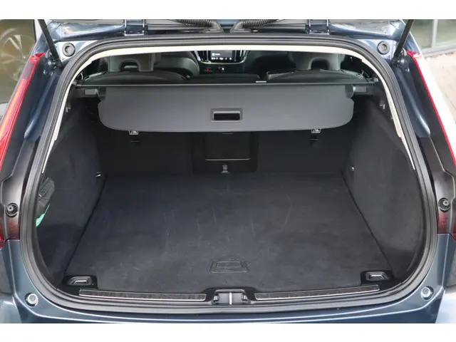 Volvo V60 2.0 B3 Essential Edition 2024 Benzine 15