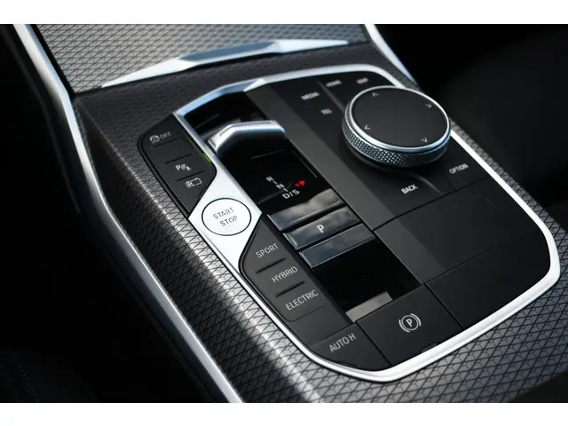 BMW 3 Serie Touring 330e M-Sport 2023 Hybride Benzine 81