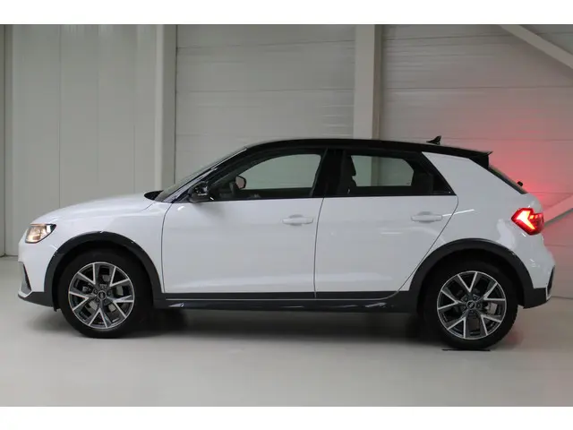 Audi A1 citycarver 30 TFSI Epic Automaat 2020 Benzine 2