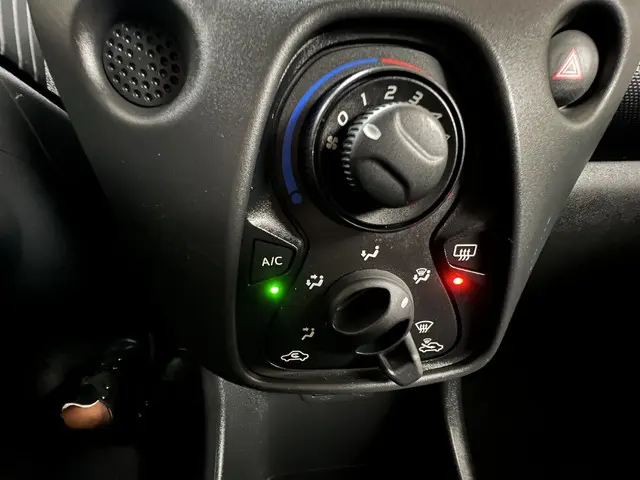 Peugeot 108 1.0 e-VTi RIJKLAAR!! 2020 Benzine 17