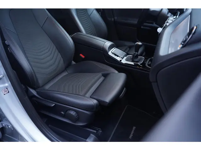 Mercedes-Benz B-Klasse 180d Style 2019 Diesel 12