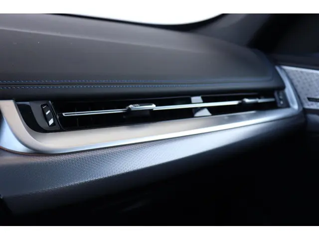 BMW iX1 xDrive30 67 kWh 2024 Elektrisch 28