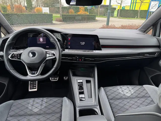 Volkswagen Golf 1.5 eTSI R-Line 2022 Benzine 18