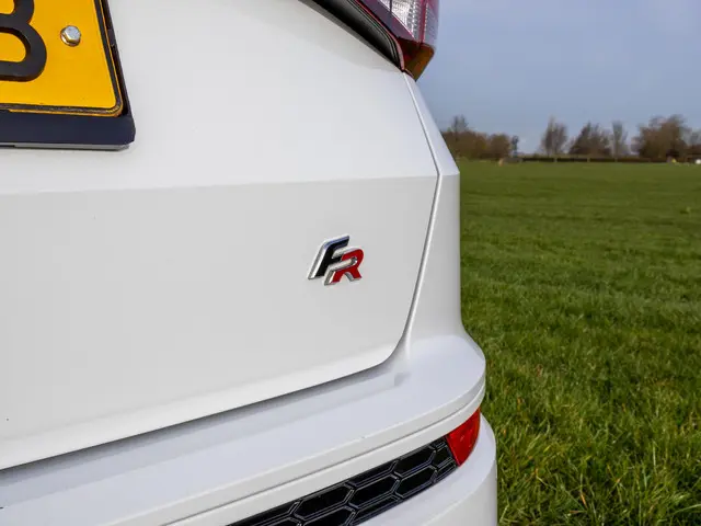 SEAT Ateca 1.4 EcoTSI FR Business Intense 2018 Benzine 23