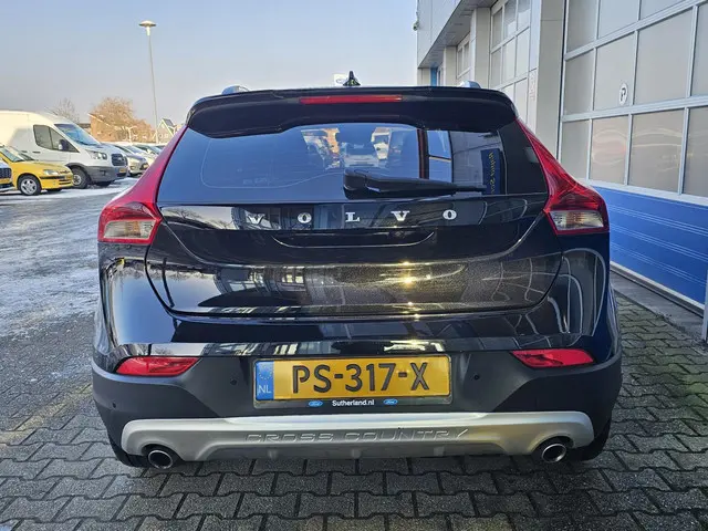 Volvo V40 Cross Country 2.0 D4 Summum 2016 Diesel 4