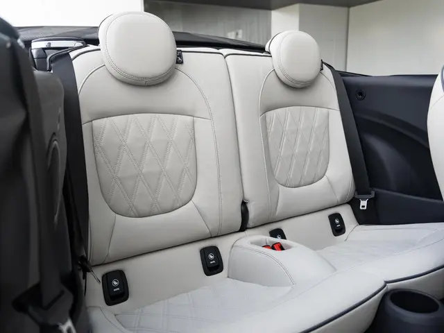 MINI Cooper Cabrio Aut. 2022 Benzine 13