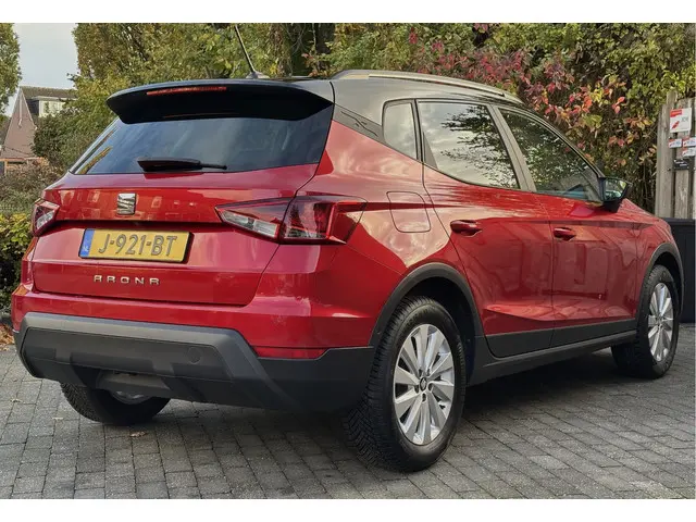SEAT Arona 1.0 TSI Style Business Intense 2020 Benzine 8