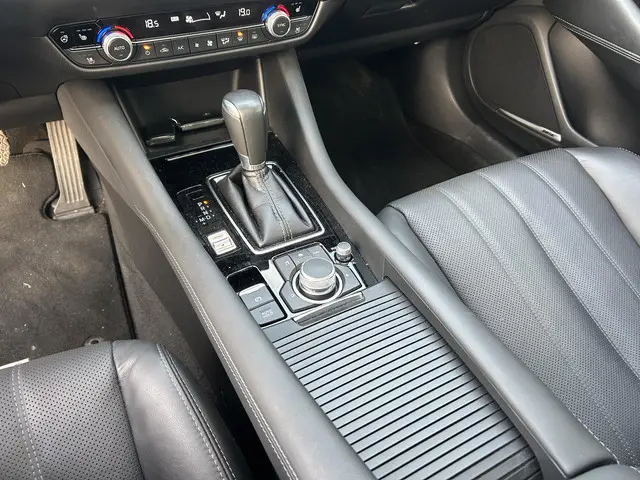 Mazda 6 2.0 SkyActiv-G 165 Signature 2021 Benzine 18