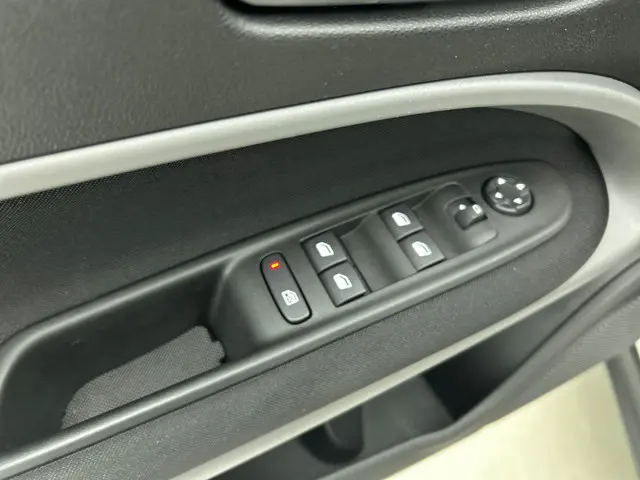 Jeep Avenger Longitude 54 kWh 2023 Elektrisch 26