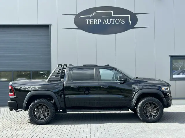 Dodge Ram 1500 4X4 6.2 V8 4x4 Crew Cab TRX 2024 LPG/Gas 3