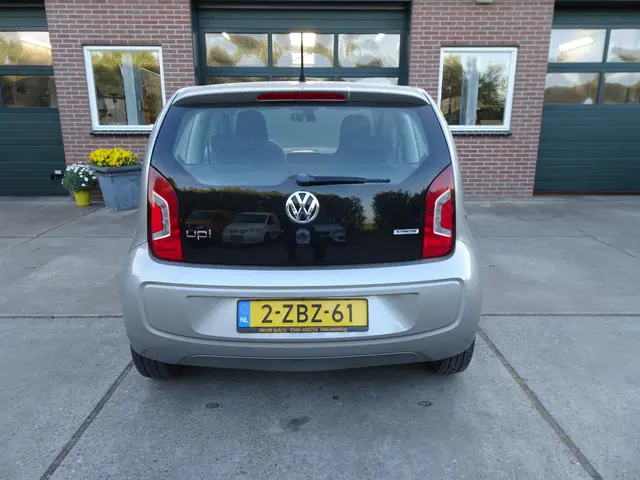 Volkswagen up! 1.0 move up! BlueMotion 2014 Benzine 8