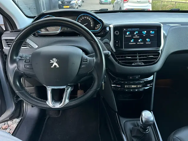 Peugeot 2008 1.2 PureTech GT-Line 2019 Benzine 16