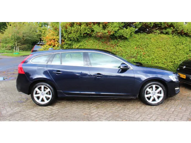 Volvo V60 1.5 T3 Momentum 2015 Benzine 17