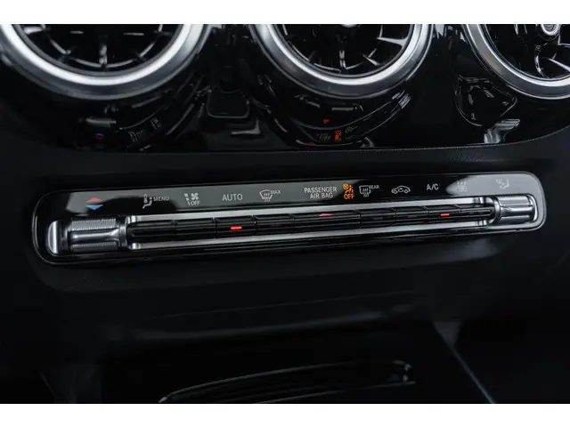 Mercedes-Benz GLA 250 e AMG Line 2021 Hybride Benzine 42