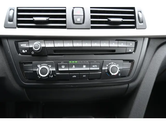 BMW 3 Serie 316i Business 2015 Benzine 21