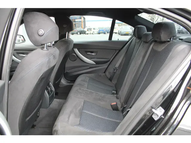 BMW 3 Serie 316i M-Sport | Xenon | Navi prof. 2015 Benzine 18