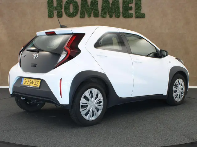 Toyota Aygo X 1.0 VVT-i MT Play 2023 Benzine 4
