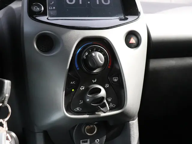 Toyota Aygo 1.0 VVT-i x-play 2022 Benzine 17