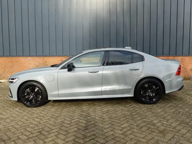 Volvo S60 T8 AWD Ultimate Dark 2024 Hybride Benzine 2