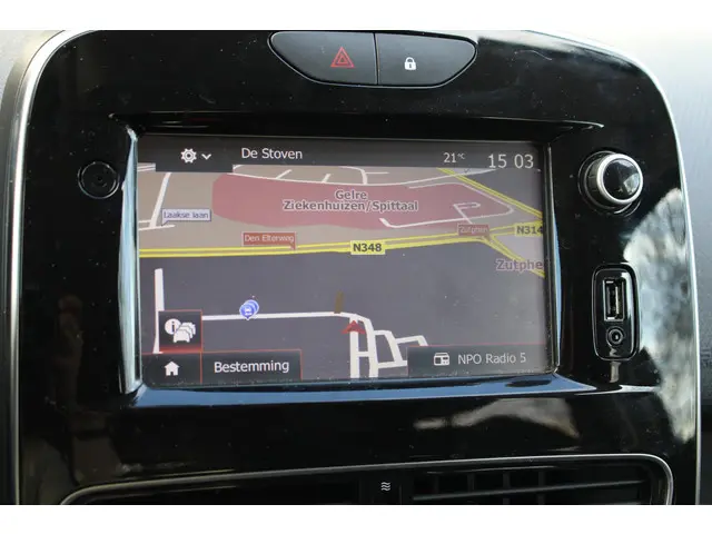 Renault Clio Estate 0.9 TCe Limited 2018 Benzine 12