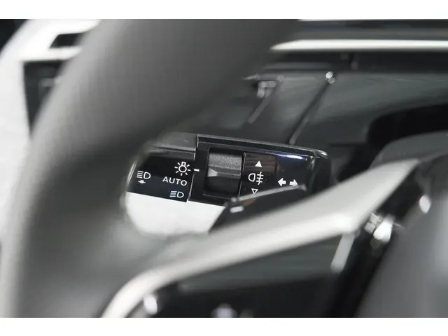 Peugeot 5008 HYbrid 145 e-DCS6 GT 2025 Hybride Benzine 36
