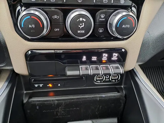 Dodge Ram 1500 5.7 V8 4x4 Crew Cab Laramie 2019 LPG/Gas 14