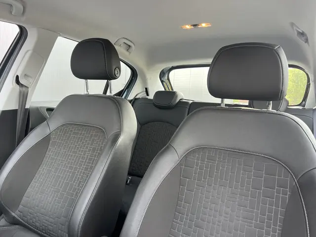 Opel Corsa 1.4 Cosmo 2015 Benzine 11