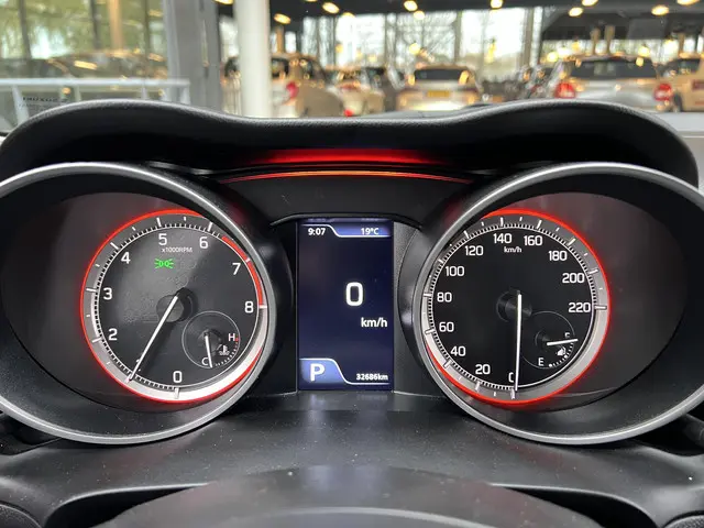 Suzuki Swift 1.2 Style Smart Hybrid 2022 Benzine 4