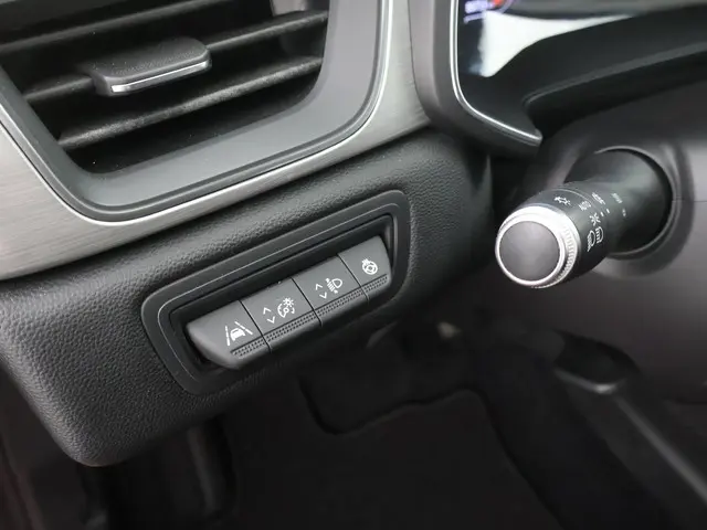 Renault Captur 1.3 TCe 140PK Intens AUTOM. 2021 Benzine 18