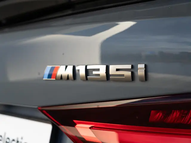 BMW 1 Serie M135i xDrive 2021 Benzine 18