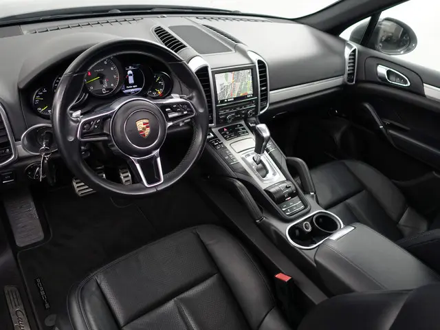 Porsche Cayenne 2