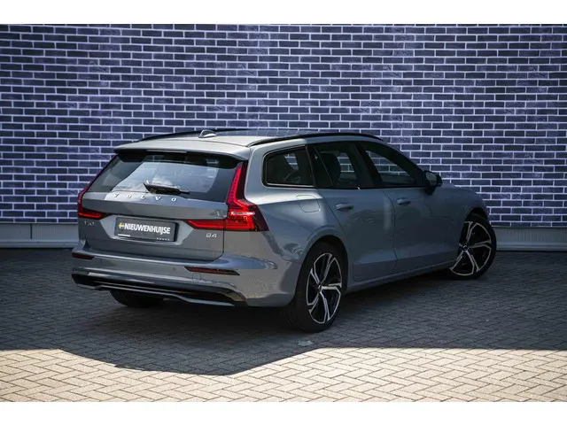 Volvo V60 2.0 B4 Plus Dark 2023 Benzine 16
