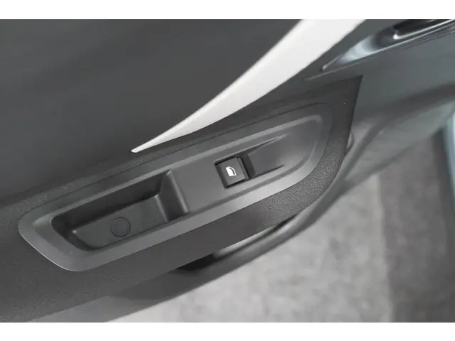 Citroën C4 Puretech 130 Plus 2024 Benzine 36