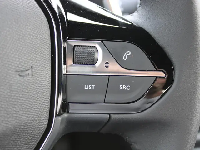 Peugeot 2008 1.2 Hybrid 145 Allure 2025 Hybride Benzine 28