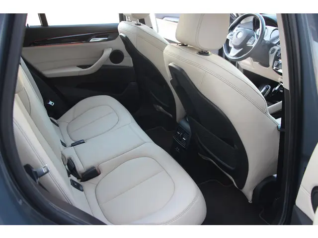 BMW X1 sDrive20i High Executive 2020 Benzine 11