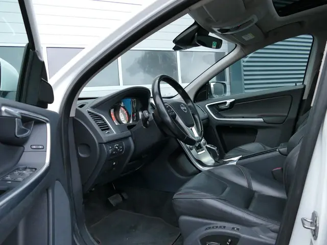 Volvo XC60 2.0 T5 FWD Ocean Race 2015 Benzine 3