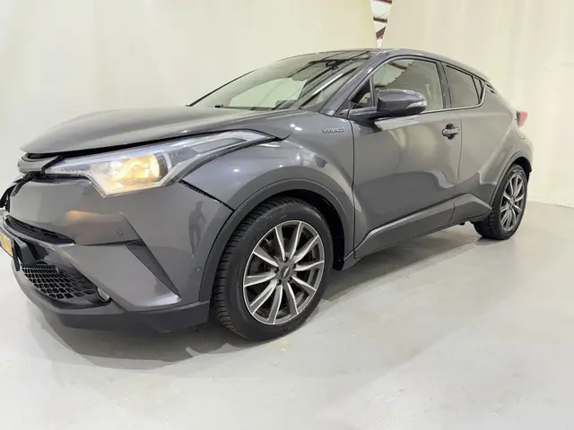 Toyota C-HR CH-R 1.8 Hybrid Executive 2017 Benzine 18