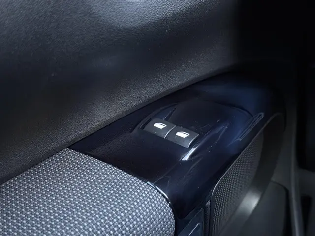 Citroën C4 Cactus 1.2 PureTech Business 2015 Benzine 26