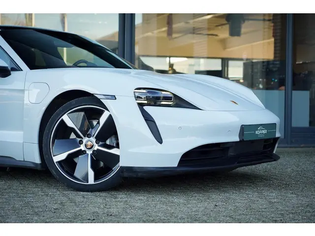 Porsche Taycan Performance 84 kWh 2021 Elektrisch 23