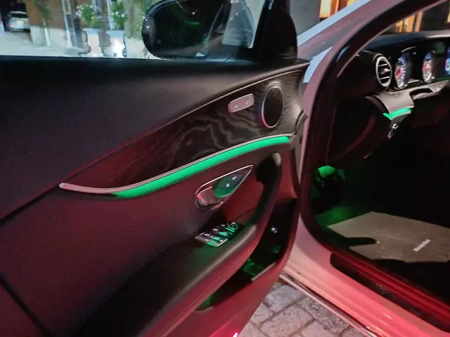 Mercedes-Benz E-Klasse 200 Premium 2017 Benzine 51