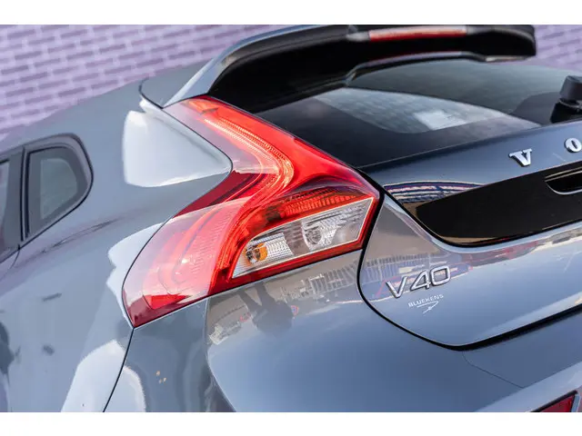 Volvo V40 T3 Automaat Inscription 2018 Benzine 16