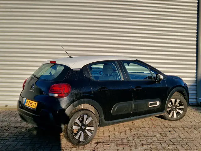 Citroën C3 1.2 PureTech Saint James 2021 Benzine 2