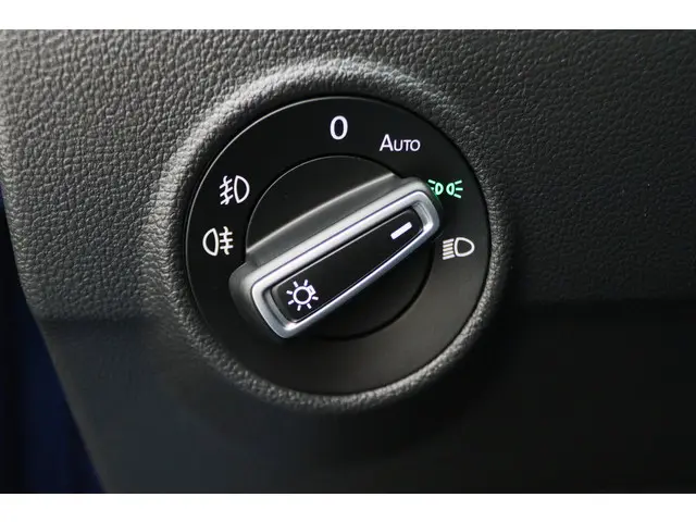 Volkswagen T-Roc 1.5 TSI Style Business 2018 Benzine 30