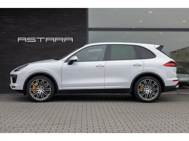 Porsche Cayenne 4.8 Turbo 2014 Benzine 4