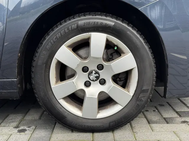 Peugeot 5008 1.2 PureTech Style 7p. 2016 Benzine 10