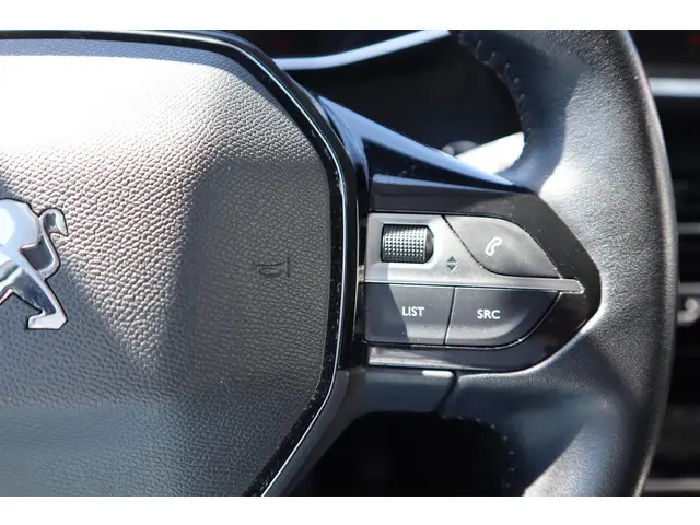 Peugeot 2008 1.2 130PK ALLURE PACK 2021 Benzine 11