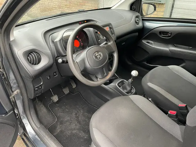 Toyota Aygo 1.0 VVT-i x-now 2017 Benzine 10