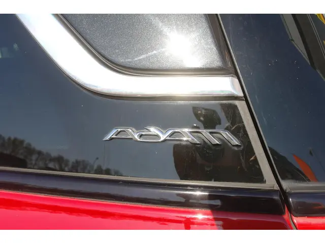 Opel ADAM 1.2 Slam Rood/Zwart Cruise , Airco , 2014 Benzine 9