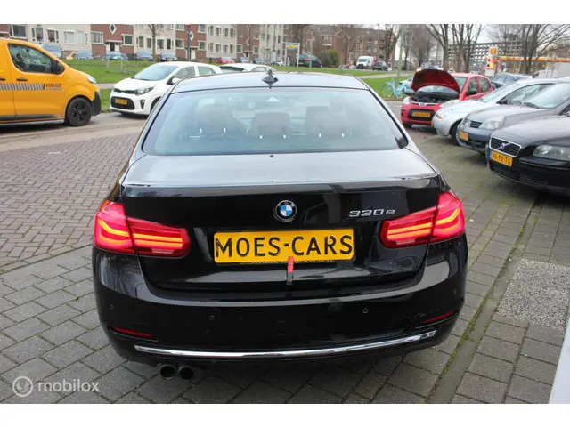 BMW 3 Serie 330e Luxury 2015 Hybride Benzine 4