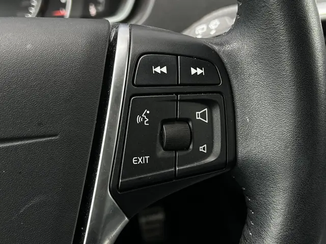 Volvo V40 T2 Nordic+ 2017 Benzine 18